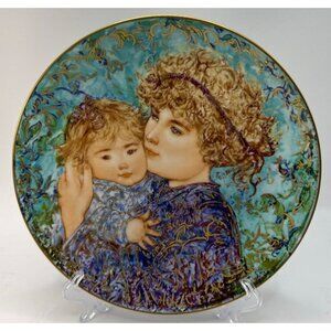 Knowles Edna Hibel 1989 Mothers Day Plate Jessica & Kate
